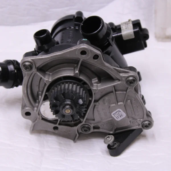 Audi A3 A6 Q3 Q5 COOLANT PUMP WITH SEALING RING 06L121011B