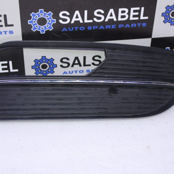 AUDI AIR GUIDE GRILLE 8V3807682A