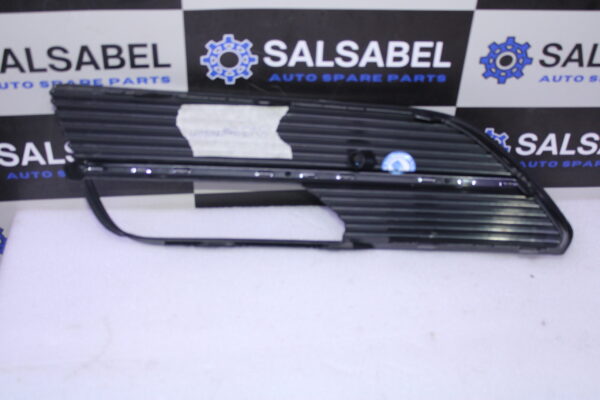 Audi Air Guide Grille 8V3807682A