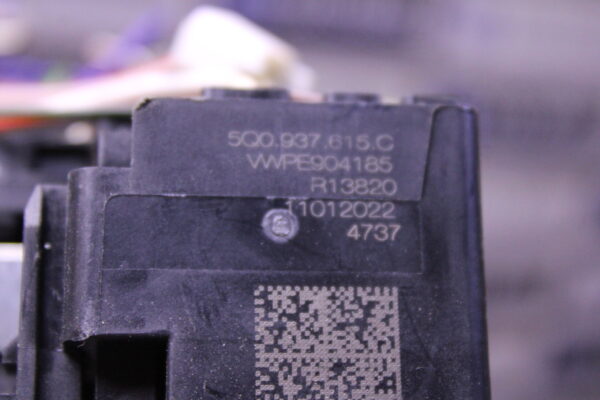 Audi A3 Fuse Holder Driver Side 5Q0937615C - Image 2