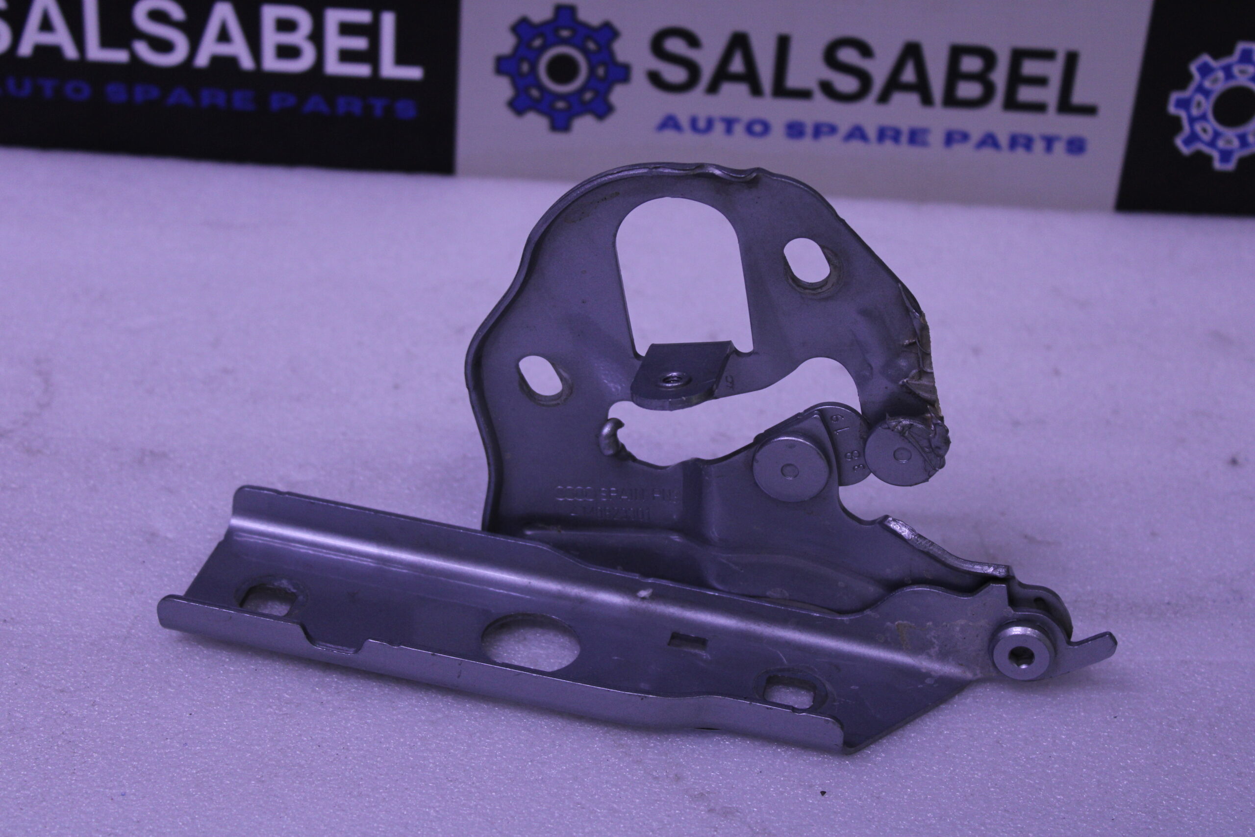 Audi Q7 Lid Hinge 4M0823301 Audi Q7 Lid Hinge 4M0823301