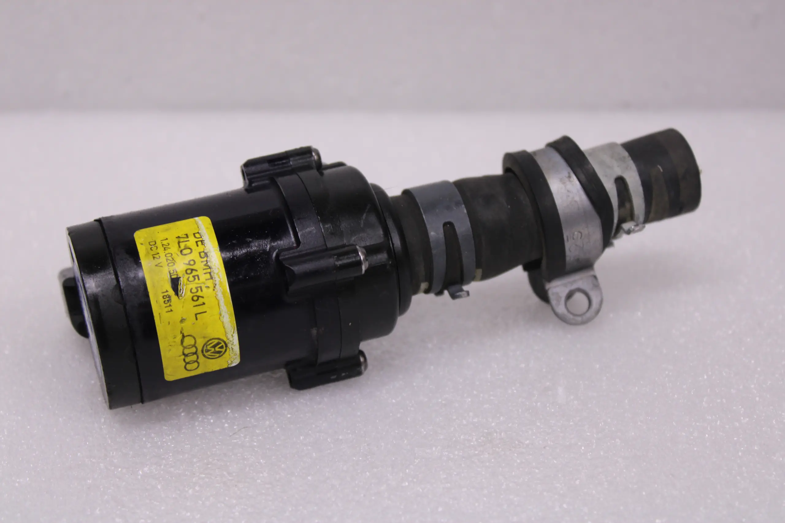 Audi A6 A7 Q7 Additional Coolant Pump 7L0965561L Audi A6 A7 Q7 Additional Coolant Pump 7L0965561L