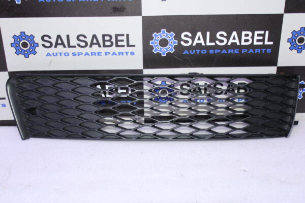 Audi Q7 Grille 4L0807698B - Image 4