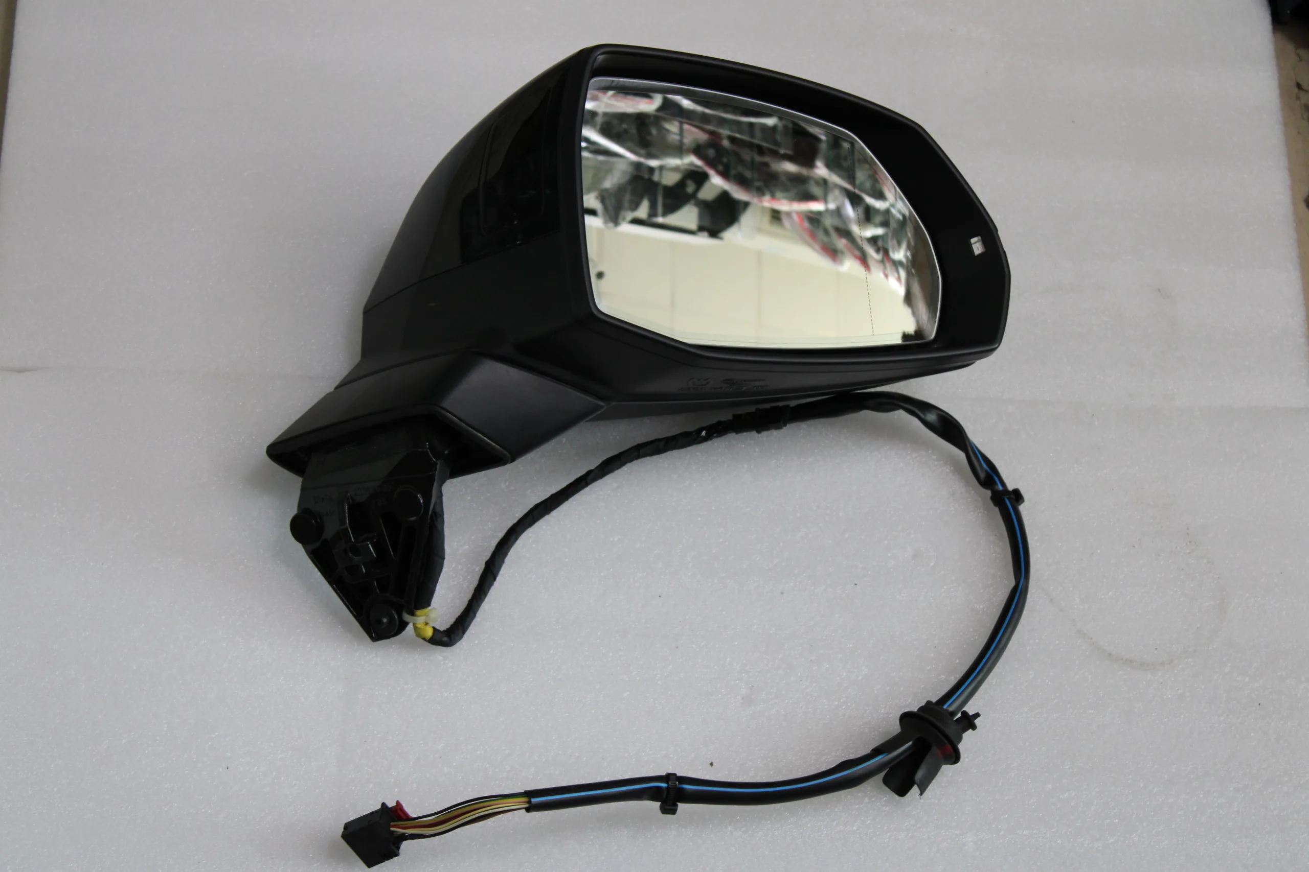 Audi Q7 Back Right Passenger Side Door Mirror 4M1857410 Audi Q7 Back Right Passenger Side Door Mirror 4M1857410