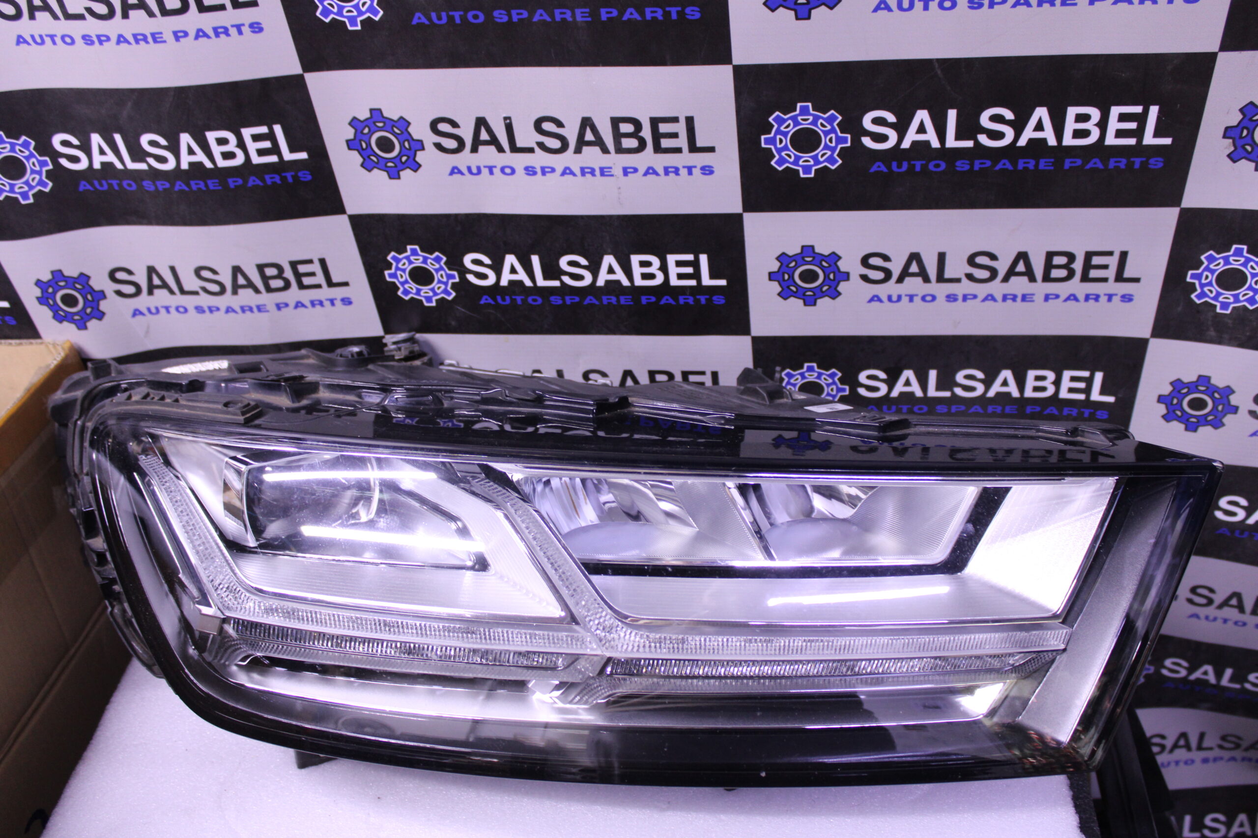 Img_3628 Audi Q7 Headlight Led Right 4M0941034A - Image 1