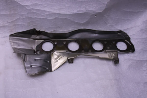 Jaguar Xj8 X358 Right Passenger Side Exhaust Manifold Heat Shield 8W939448Ea