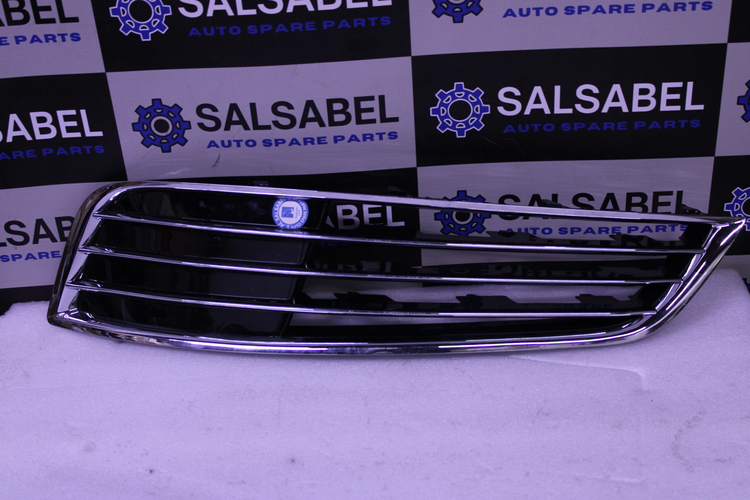 Audi A8 Grille 4H0807679E Audi A8 Grille 4H0807679E