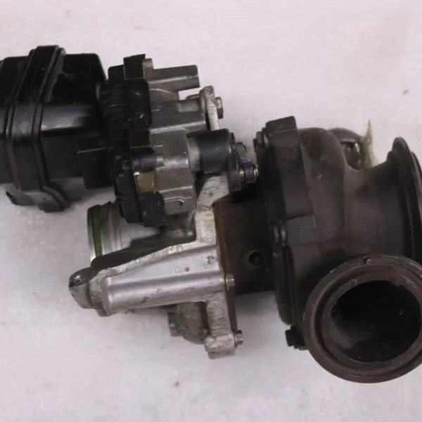 BMW F10 F15 F25 F30 F32 Exhaust turbocharger w exhaust manifold 11657823202