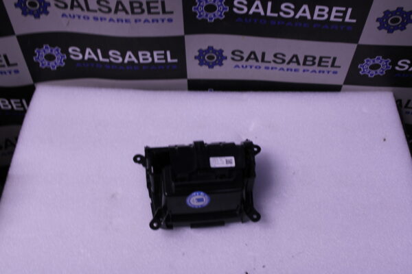 Audi Hined Flap Centre Console 8W2863084 V58 - Image 4
