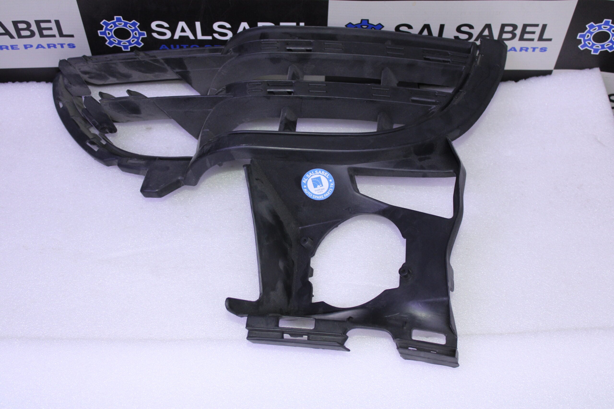 Porsche Front Bumper Bar Grill 7P5807681B Porsche Front Bumper Bar Grill 7P5807681B