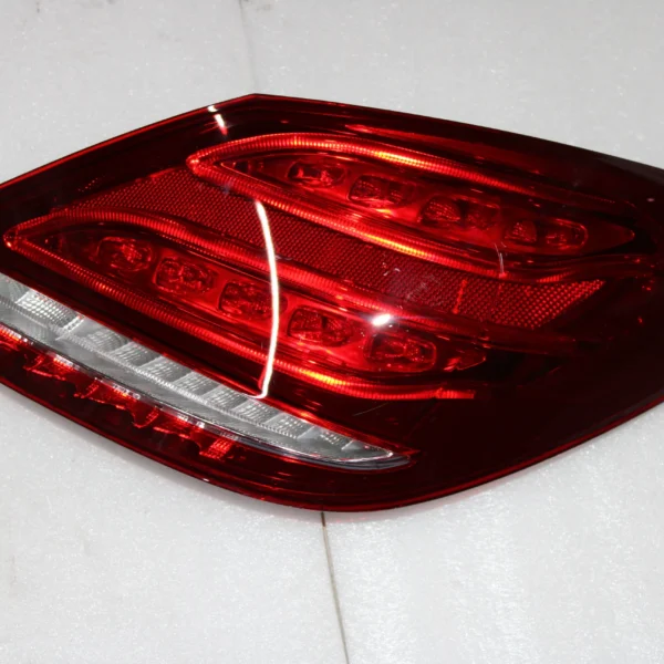 Mercedes Benz C-Class Tail Light Right Passenger Side 2059065003