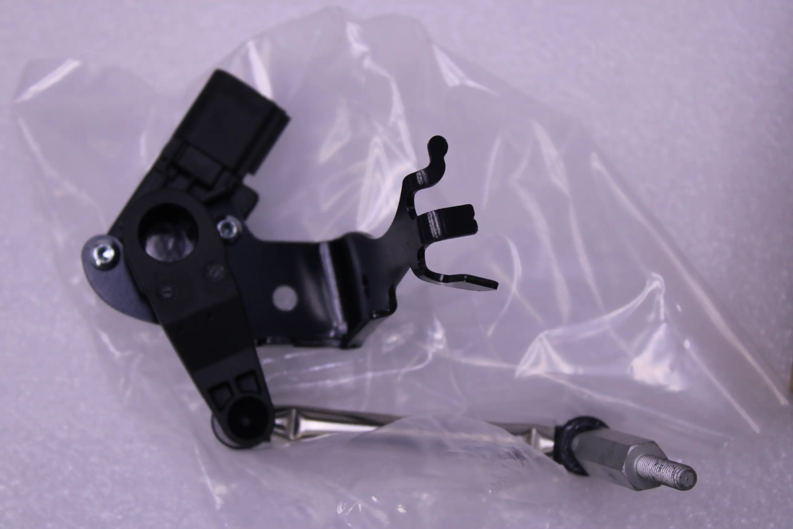 Audi A6 A7 Q5 2019 Level Sensor 4K0941285B Audi A6 2019 Level Sensor With Poles 4K0941285B