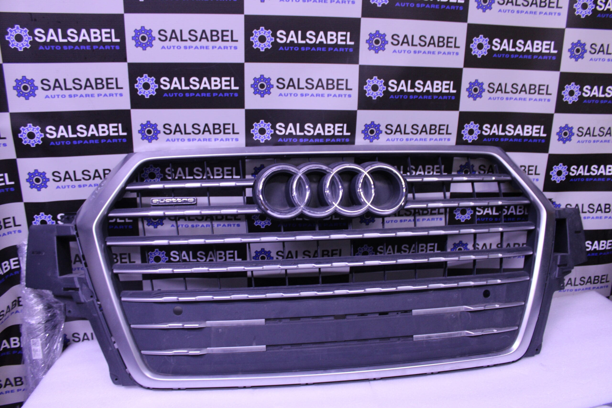 Audi Q7 S Line Show Grille 4M0853651F Fuq Audi Q7 S Line Show Grille 4M0853651F Fuq