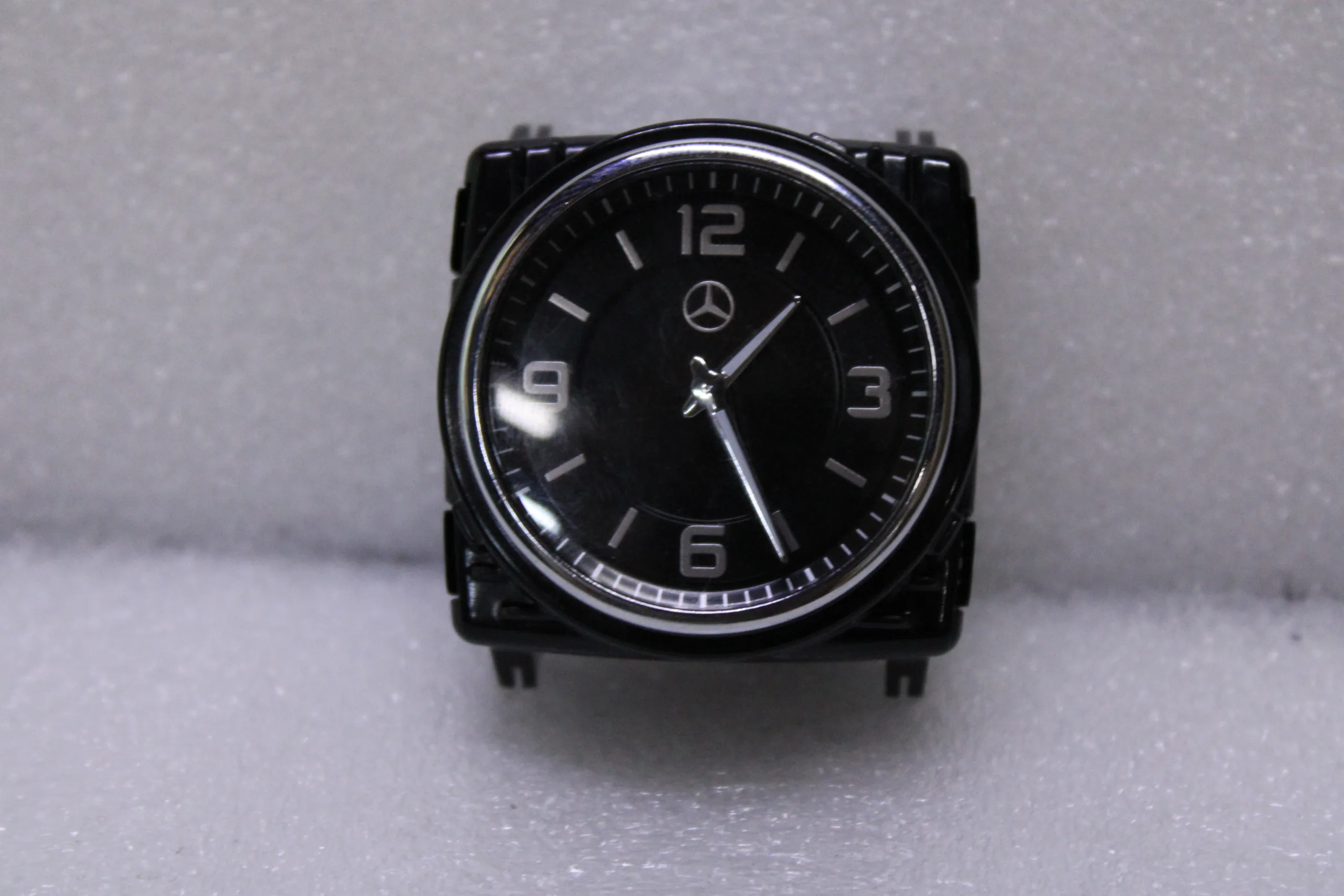 Mercedes Benz Analog Clock 2138272000 Mercedes Benz Analog Clock 2138272000