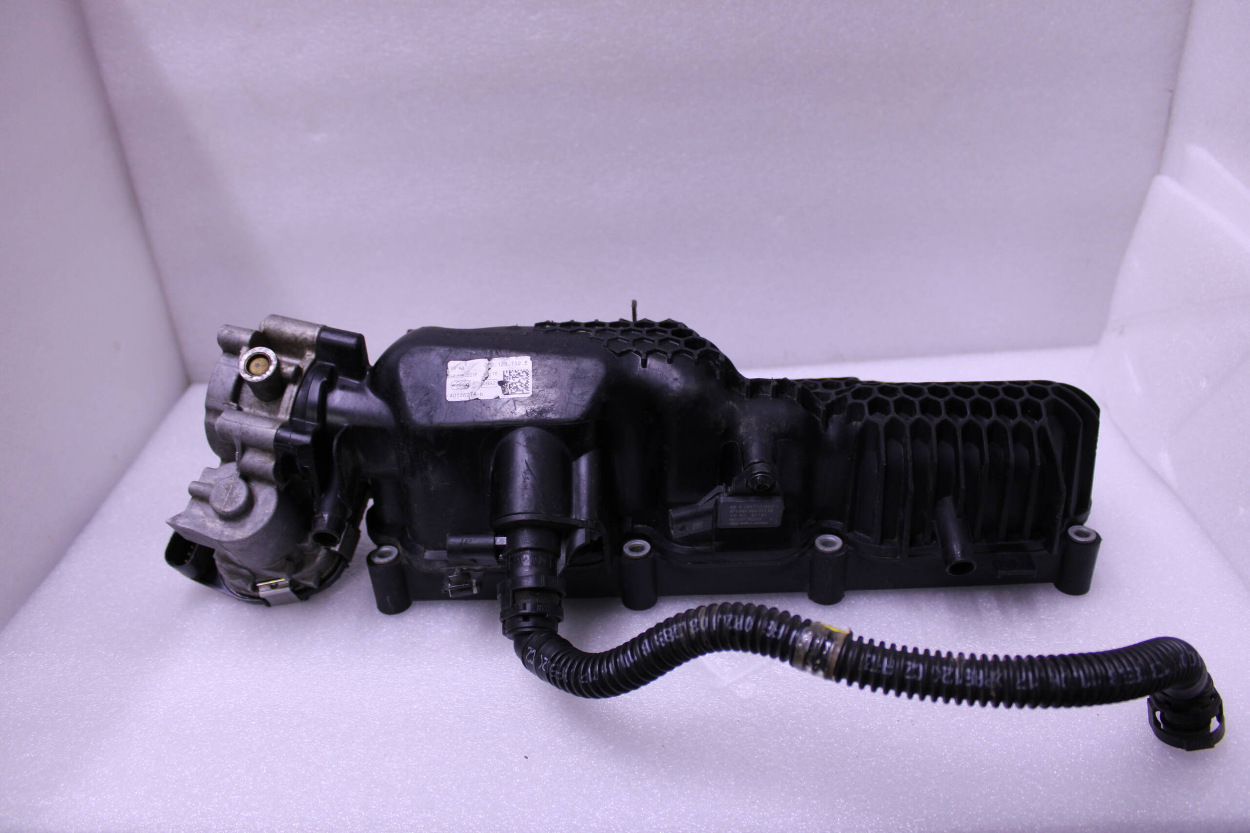 Lamborghini Urus 2021 Audi Intake Manifold 0P2129712E Lamborghini Urus 2021 Audi Intake Manifold 0P2129712E