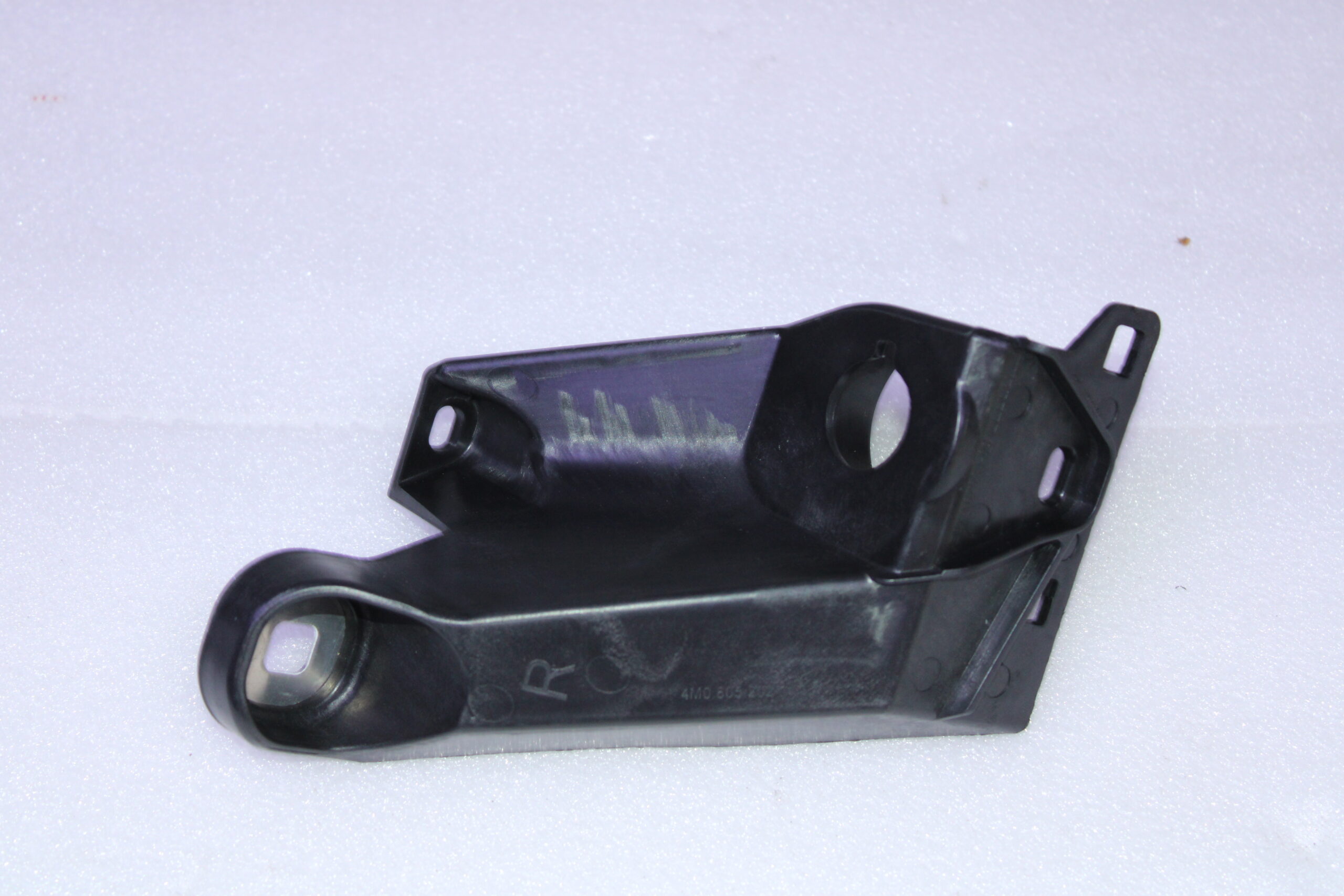 Audi Q7 Support For Coolant Regulator Left 4M0805202 Audi Q7 Support For Coolant Regulator Left 4M0805202