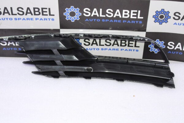 Audi A3 Air Guide Grille 8V5807682A