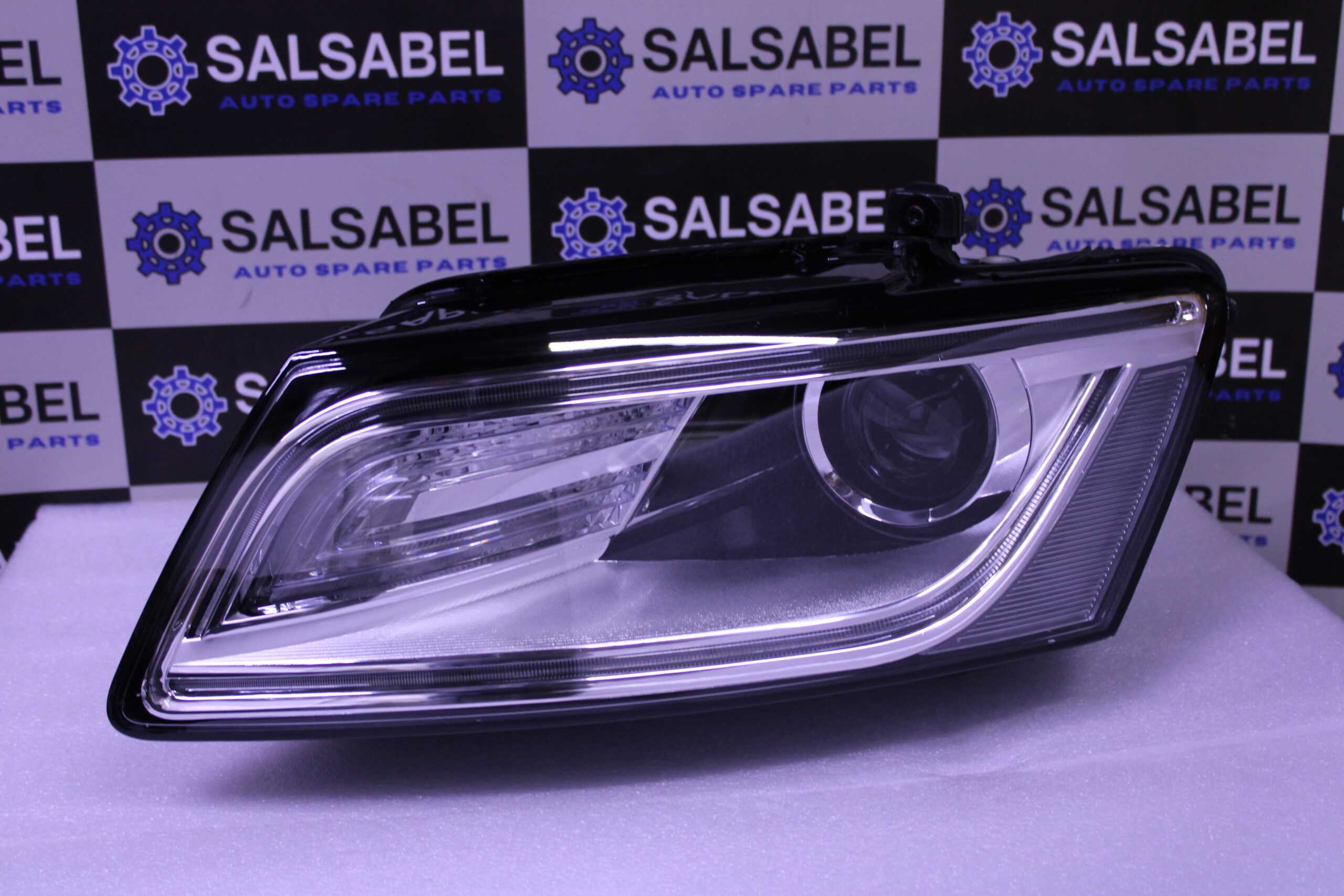 Audi Q5 Headlight With Gas Discharge Lamp 8Rd941005B Audi Q5 Headlight With Gas Discharge Lamp 8Rd941005B