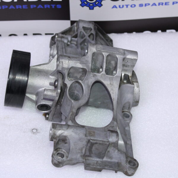 BMW 1 SERIES F20 Coolant pump with support 11517643067