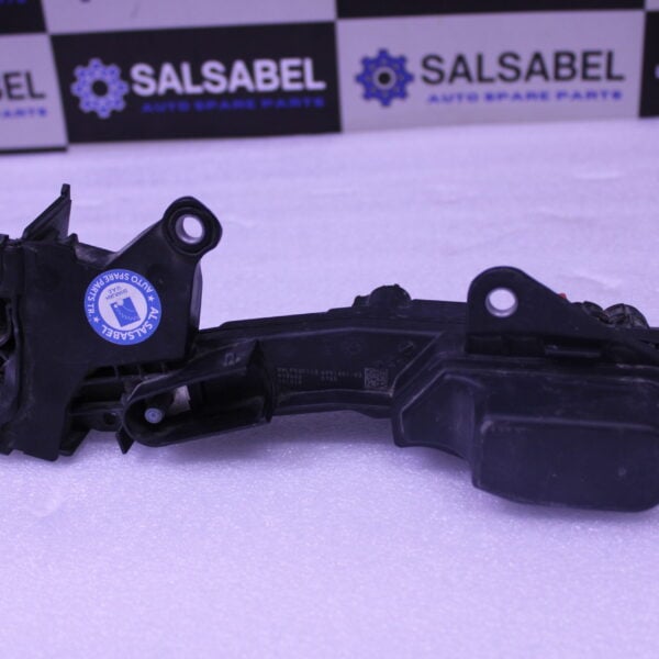 BMW 3 series G20 Batt voltage f jump start terminal point 61146991401
