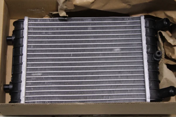 Audi Q7 Radiator 4M0121212B