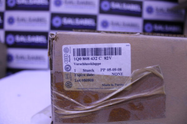 Volkswagen Cover Flap Titan Black 1Q0868432C 82V