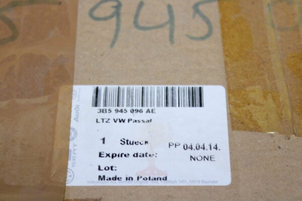 Volkswagen Tail Light 3B5945096Ae