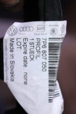 VOLKSWAGEN GUIDE PROFILE BUMPER RIGHT FRONT 7P6807050