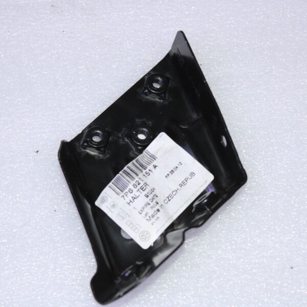 VOLKSWAGEN LEFT FRONT FENDER MOUNTING 7P6821151A