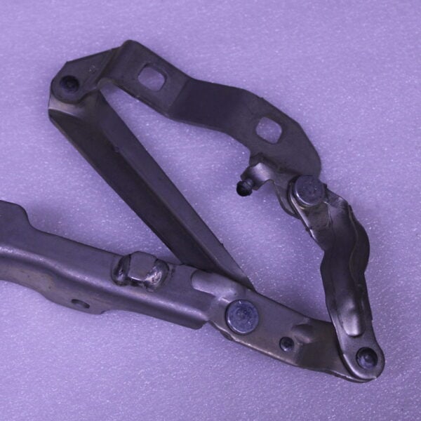 VOLKSWAGEN BEETLE LID HINGE 1C0823302H