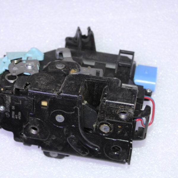 VOLKSWAGEN DOOR LOCK 3D1837015AP