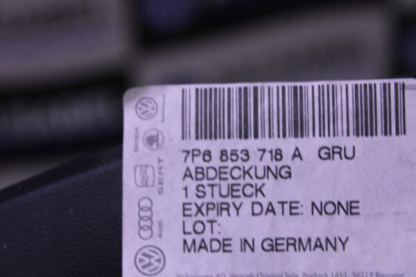 Volkswagen Touareg Front Right Molding 7P6853718A