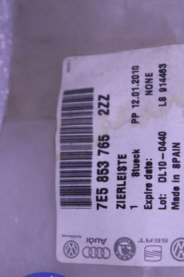 Volkswagen Trim Left Upper 7E5853765 2Zz