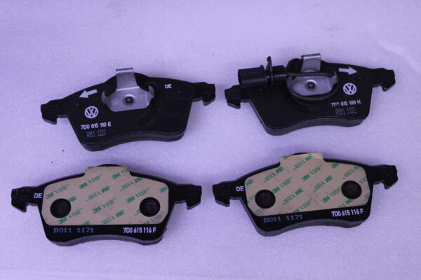 Volkswagen Set Brake Pads With Disc Brake 7D0698151F