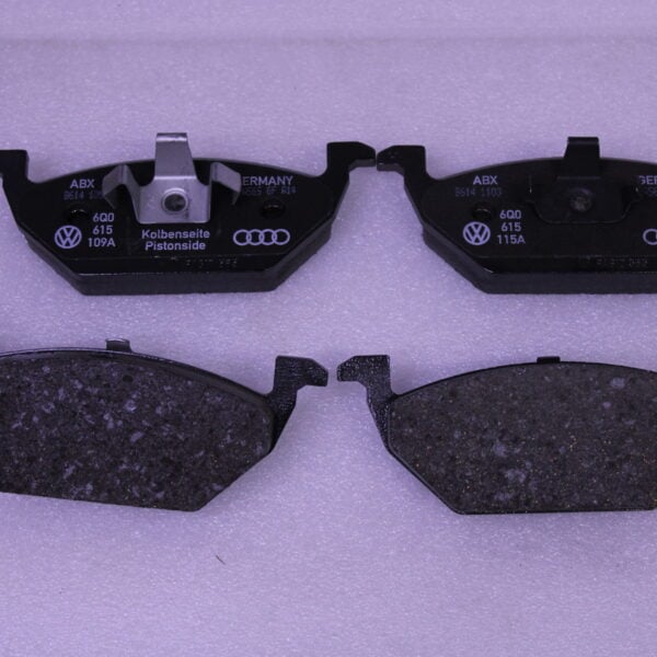 VOLKSWAGEN 1 SET OF BRAKE PADS FOR DISK BRAKE 6Q0698151