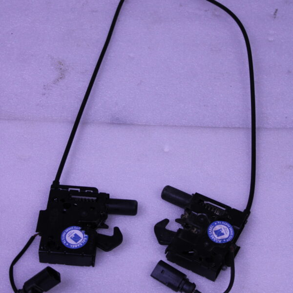 AUDI SET LID LOCK 8W0823509C