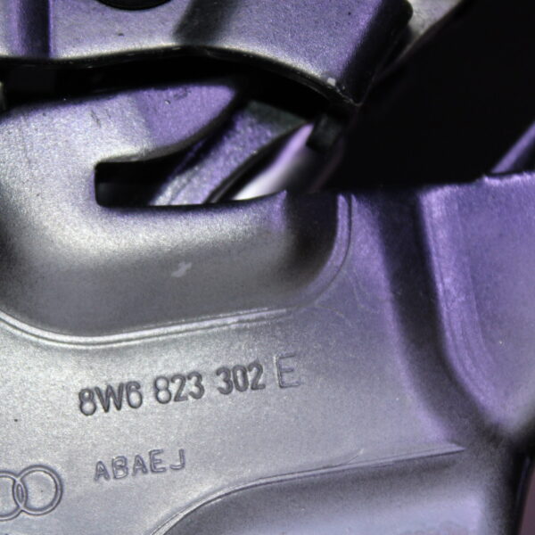 AUDI LID HINGE 8W6823302E