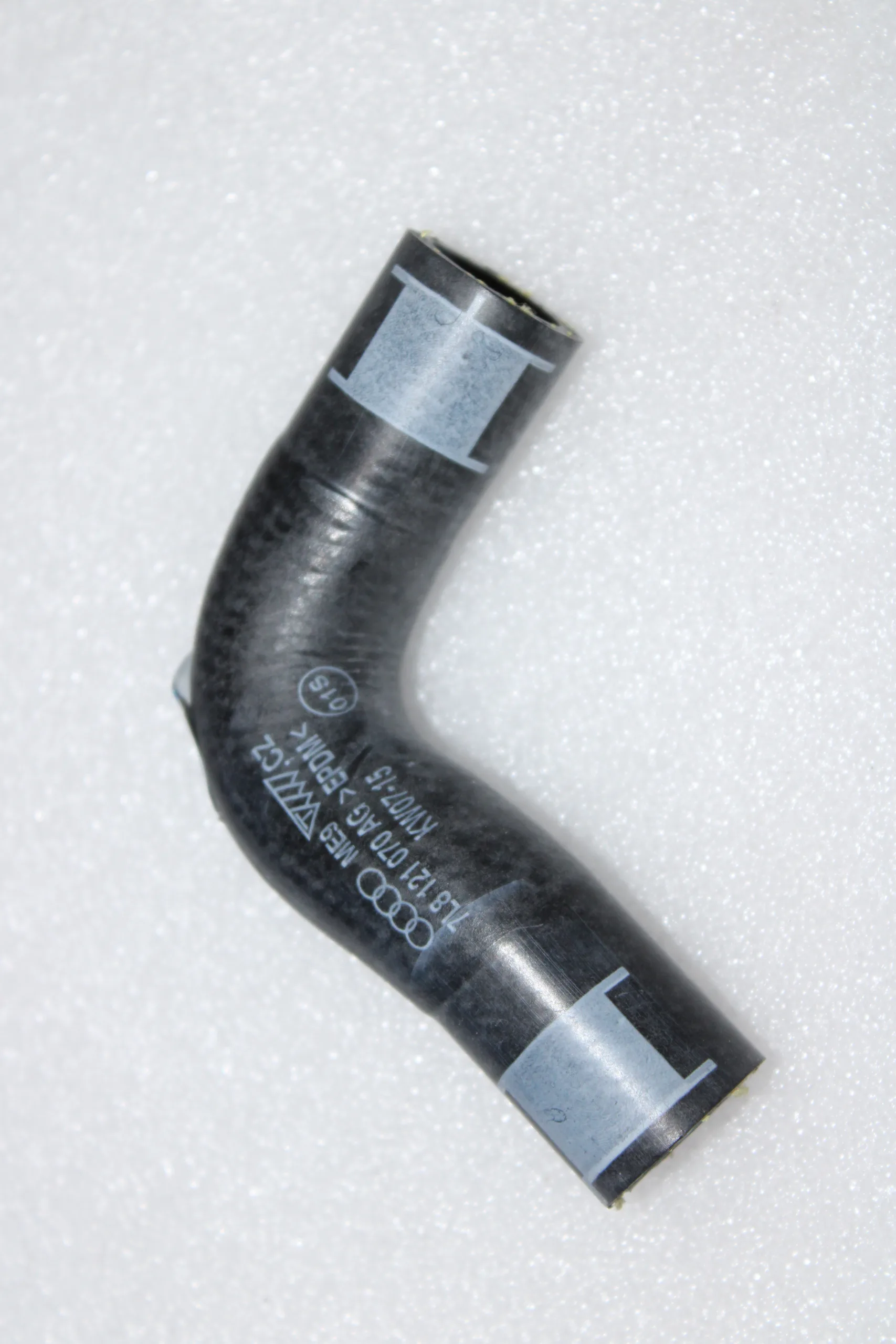Audi Q7 Coolant House Right Lower 7L8121070Ag Audi Q7 Coolant House Right Lower 7L8121070Ag