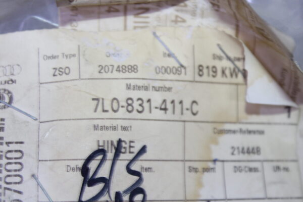 Volkswagen Door Hinge 7L0831411C