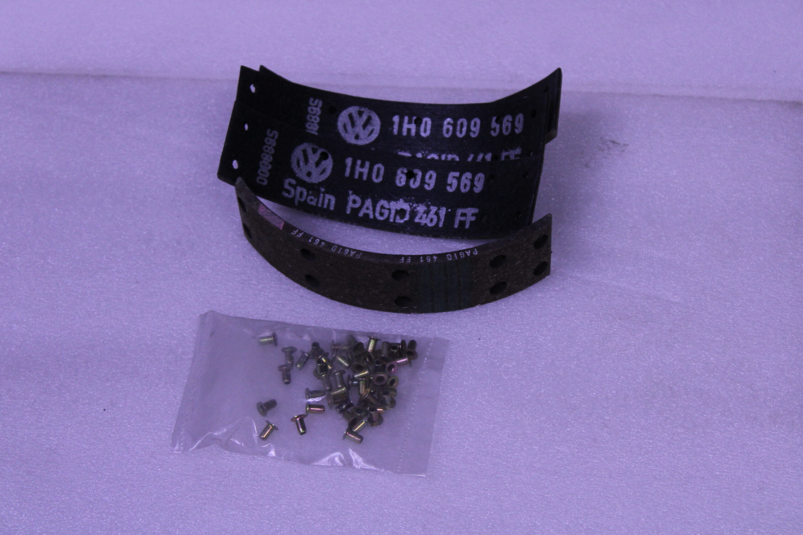 Volkswagen 1 Set Brake Linings For Dream Brakes 1H0698071 Volkswagen 1 Set Brake Linings For Dream Brakes 1H0698071