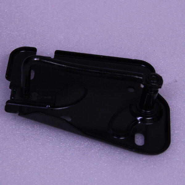 VOLKSWAGEN STRIKER RIGHT 8S0823186D