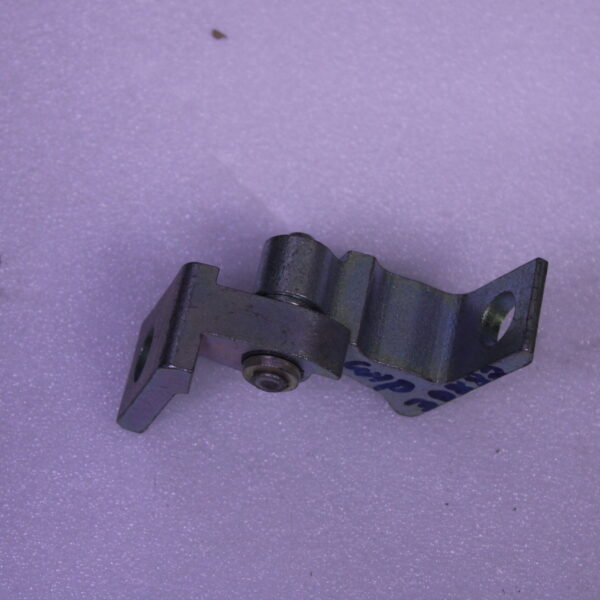 VOLKSWAGEN DOOR HINGE 7N0831401A