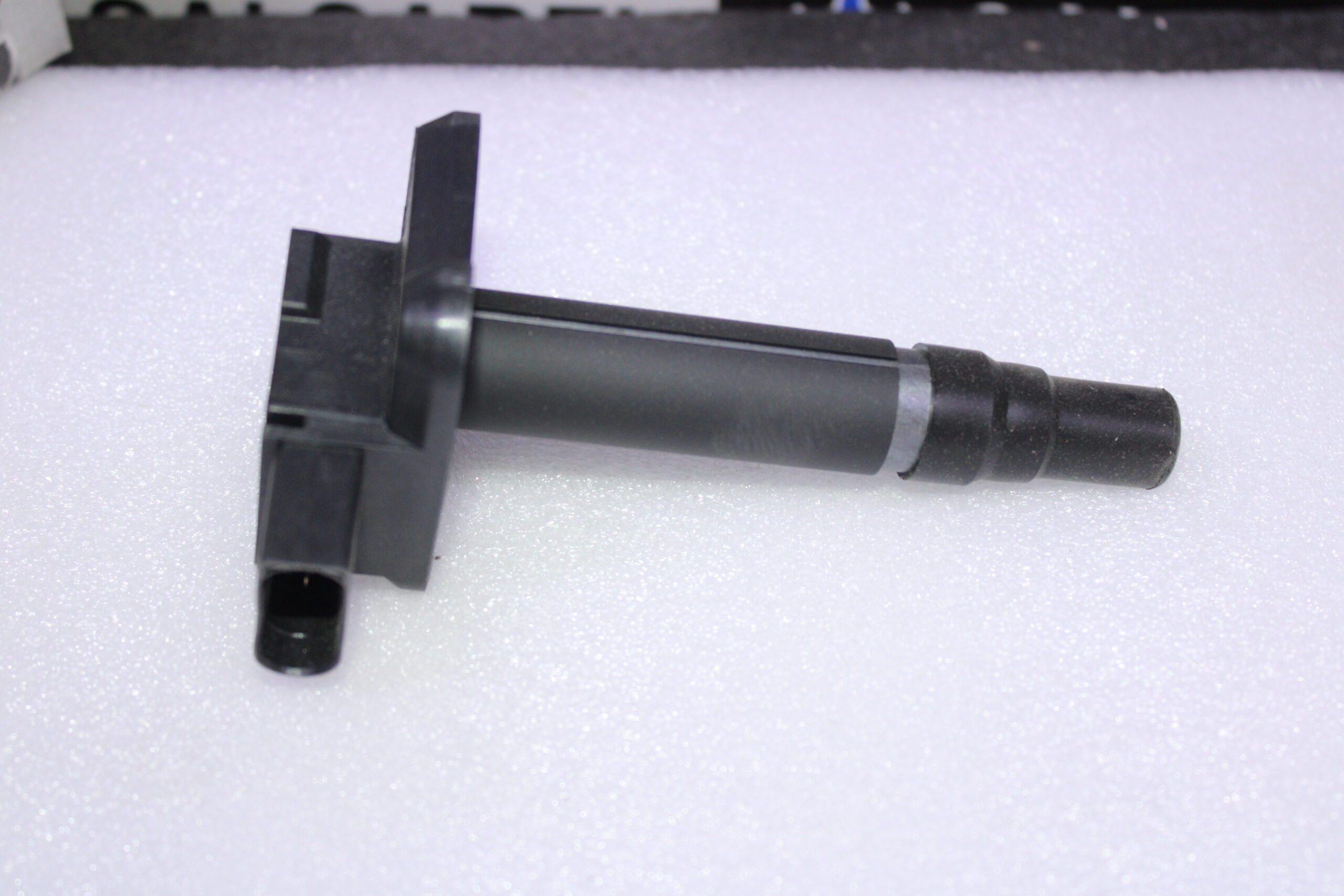 Volkswagen Ignition Coil With Spark Plug Connector 06B905115E Volkswagen Ignition Coil With Spark Plug Connector 06B905115E