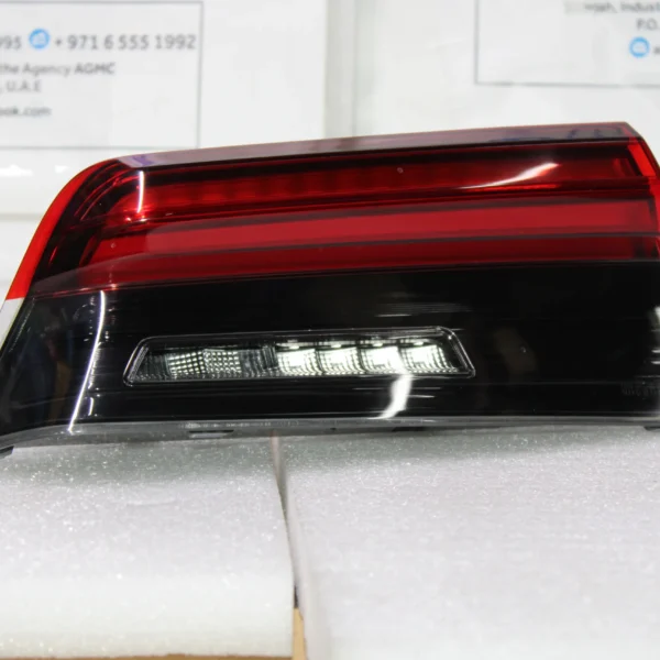 BMW G20 Rear light in trunk lid TAIL LAMP LEFT 63217420453