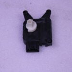 AUDI Q7 END CAP RIGHT 4M0807152F 9B9