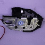 BMW LOCK DOOR FRONT RIGHT 7276544