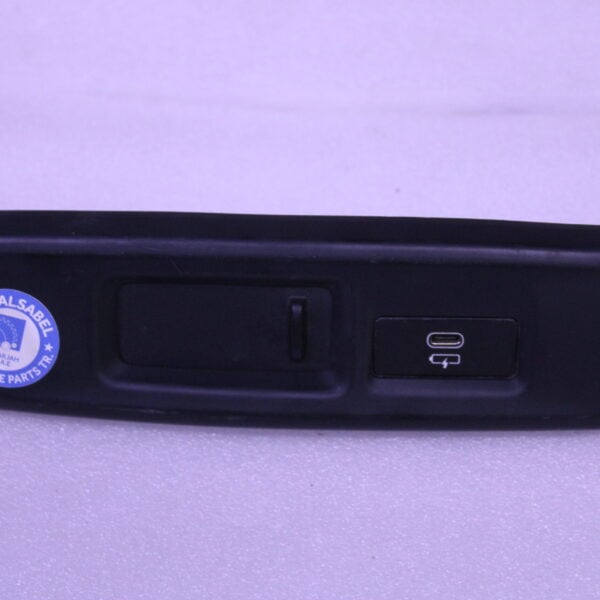 BMW X5 G05 FRONT LEFT DRIVER SEAT CHARGER TERMINAL USB TYPE-C SOCKET 52106995011