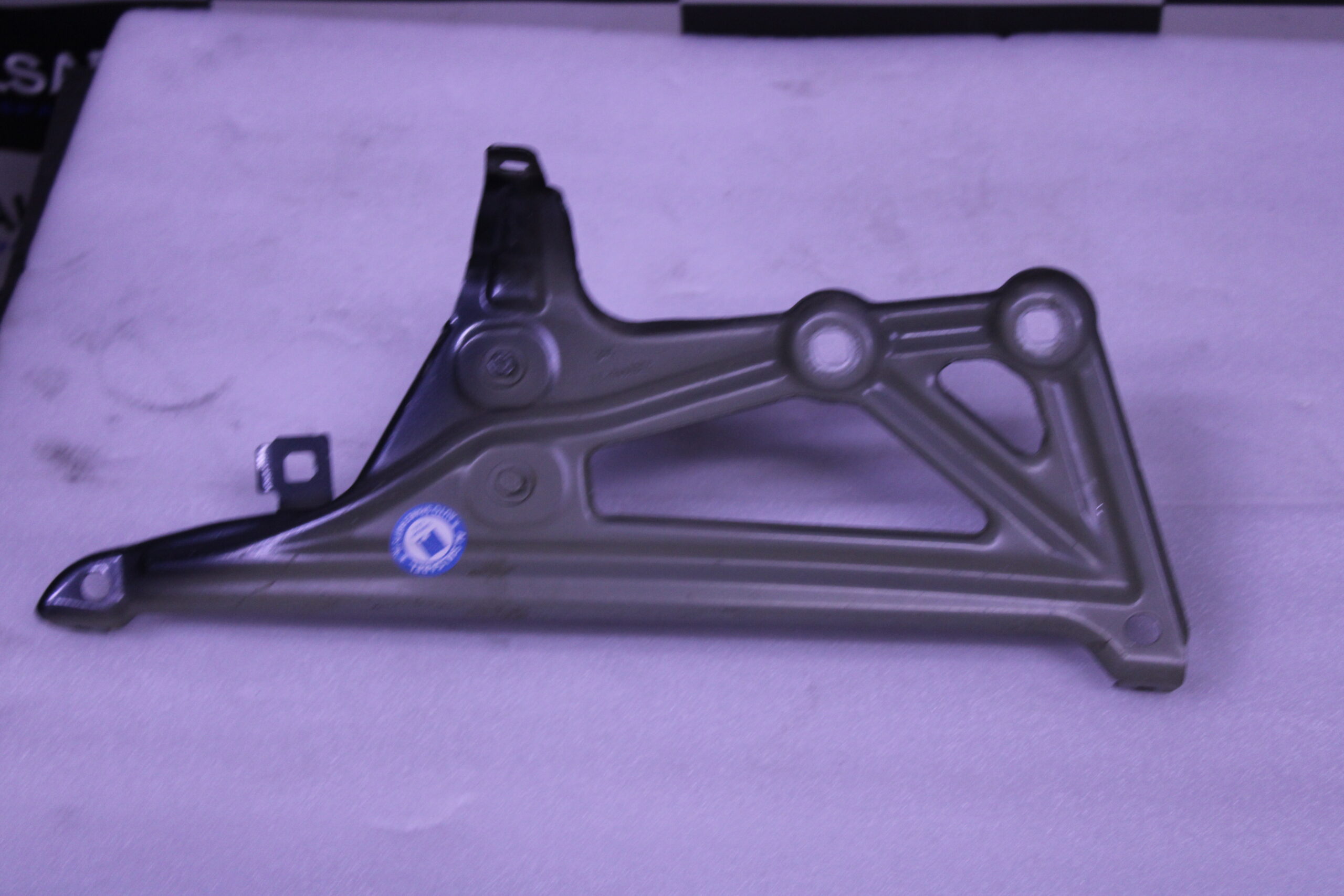 Bmw X1 Series F48 Right Fender Mount Bracket 7329448 Bmw X1 Series F48 Right Fender Mount Bracket 7329448