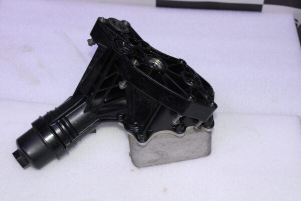 Bmw 7 Series G11 Oil Filter Housing 8570063