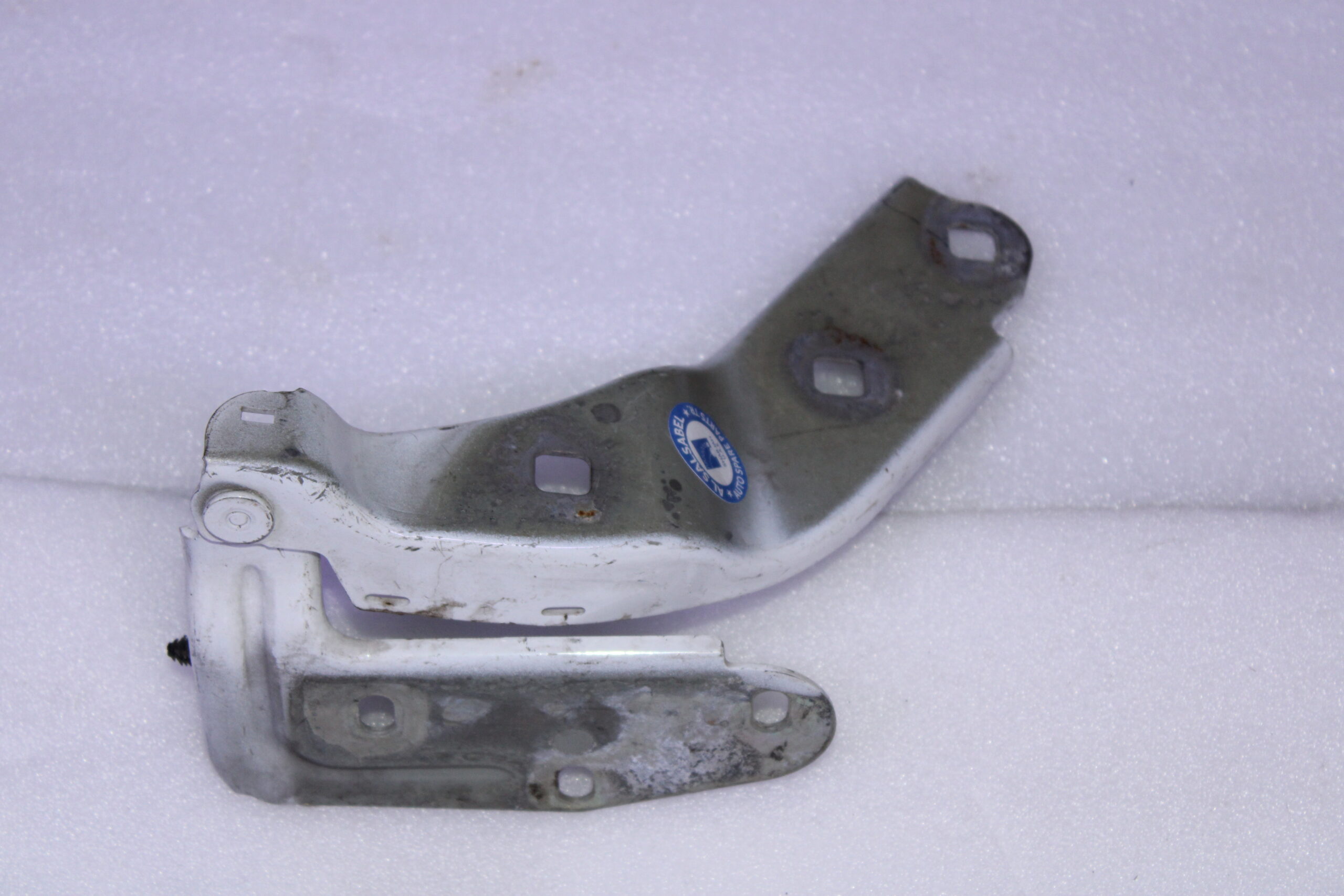 Porsche Cayenne Front Right Bonnet Hinge 7P5823302E Porsche Cayenne Front Right Bonnet Hinge 7P5823302E